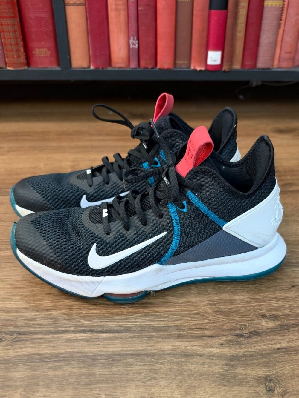 Nike Mens LeBron Witness IV Mens Size 10.5 Black Athletic Basketball Shoes